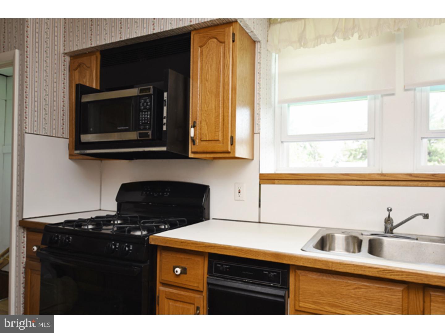 712 Ashurst Road Havertown, PA 19083 - Photo 5 of 16 Kitchen