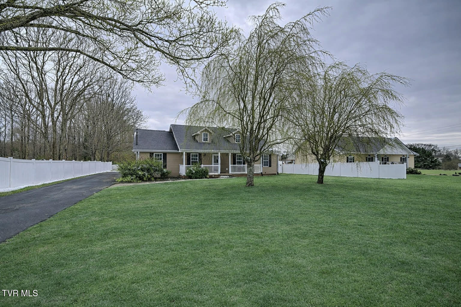 673 Sugar Hollow Road Telford, TN 37690 - Photo 3 of 39 e554fb6b-85ae-4a6f-b1eb-8d1f21b3d2b0