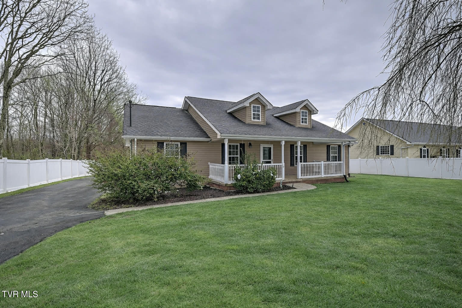 673 Sugar Hollow Road Telford, TN 37690 - Photo 4 of 39 38dfb628-a600-478d-aab6-00f04f454ae9