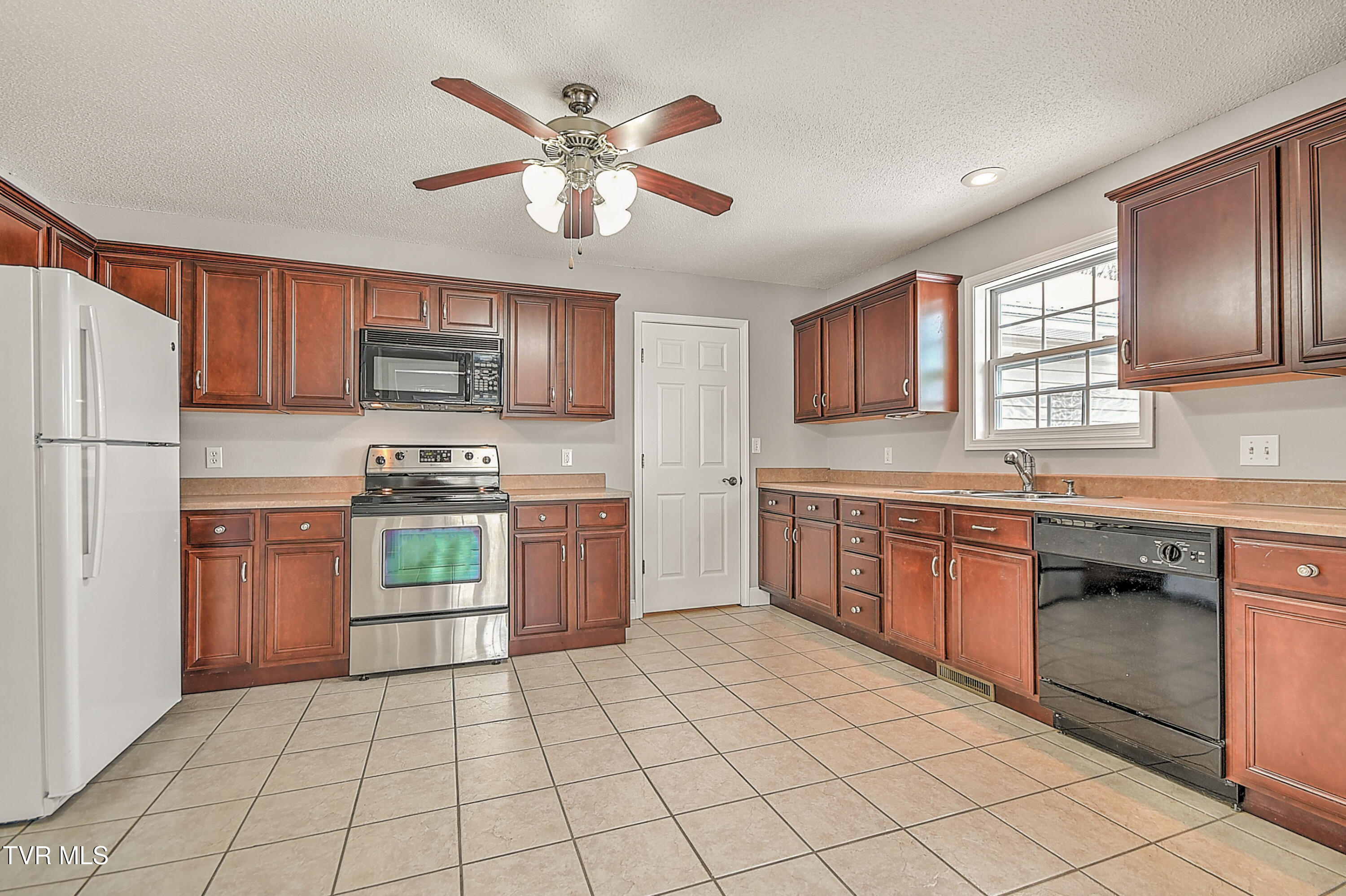 673 Sugar Hollow Road Telford, TN 37690 - Photo 10 of 39 673 Sugar Hollow BK-11