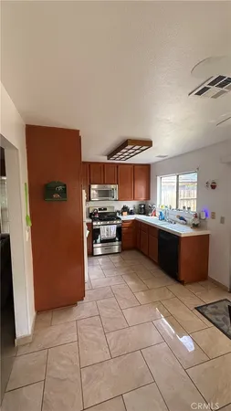 $2,500 | 37042 Vista Leon, Palmdale, CA 93550