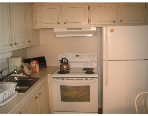 23 Fanshaw A, Unit 23 Boca Raton, FL 33434 - Photo 3 of 18 Kitchen