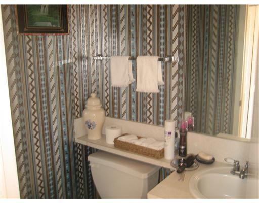 23 Fanshaw A, Unit 23 Boca Raton, FL 33434 - Photo 7 of 18 Guest Bathroom