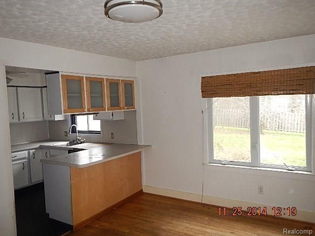 502 Brookside Road Ypsilanti, MI 48197 - Photo 8 of 19 8.jpg