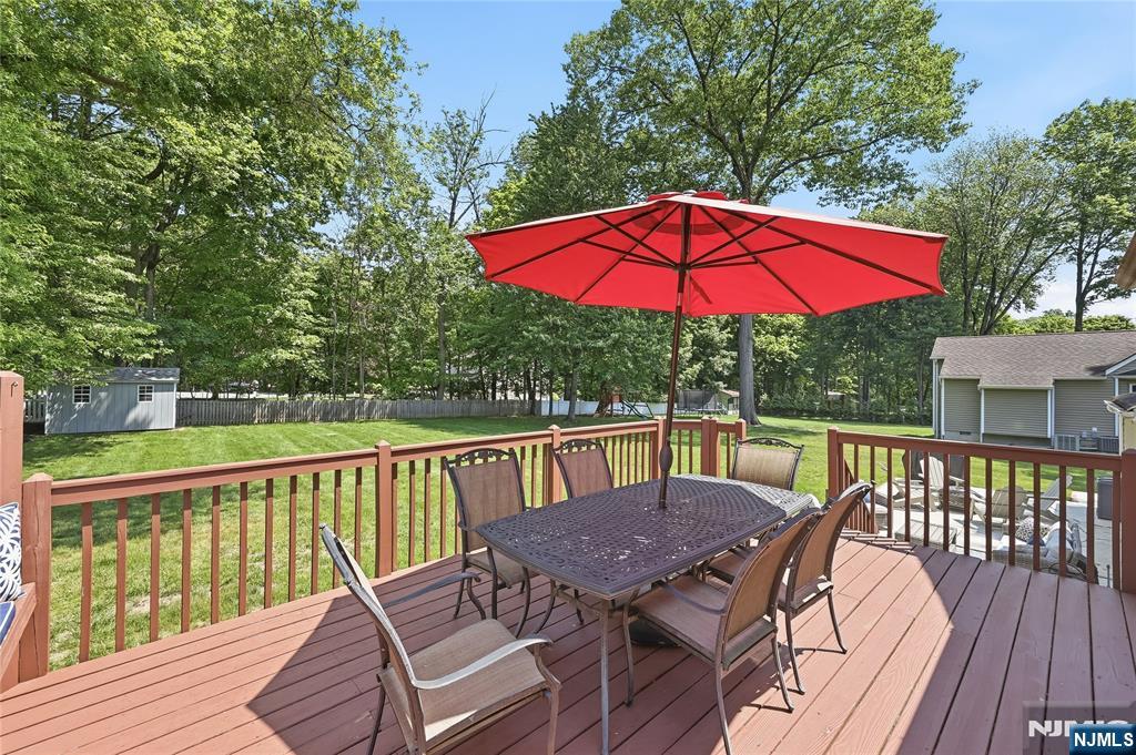 77 White Pond Road Waldwick, NJ 07463 - Photo 31 of 33