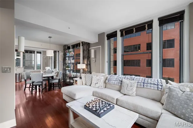 $229,900 | 314 North Broadway, Unit 1703, St. Louis, MO 63102