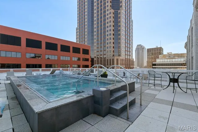 $229,900 | 314 North Broadway, Unit 1703, St. Louis, MO 63102