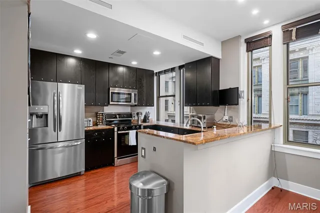 $229,900 | 314 North Broadway, Unit 1703, St. Louis, MO 63102