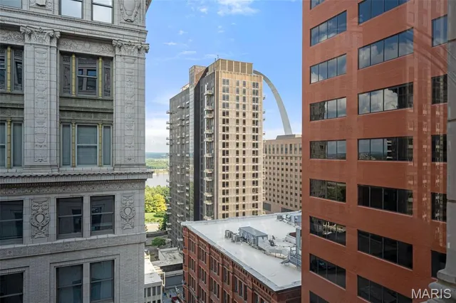 $229,900 | 314 North Broadway, Unit 1703, St. Louis, MO 63102