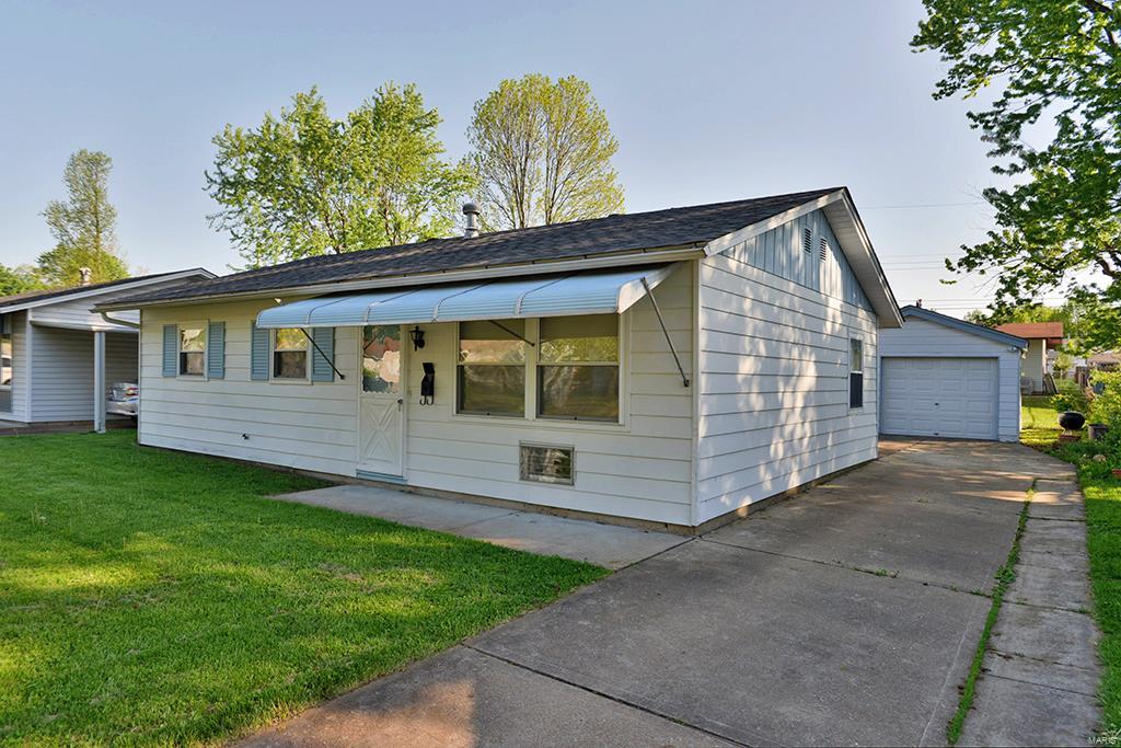 4658 Heege Road St. Louis, MO 63123 - Photo 3 of 32 Gallery Image 3