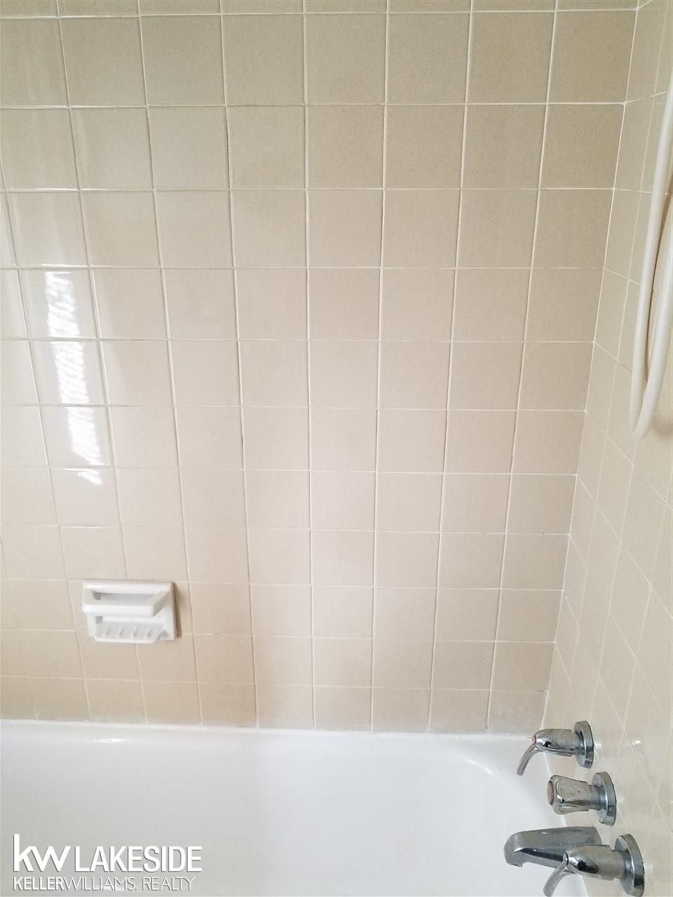 29351 Merrick Warren, MI 48092 - Photo 15 of 24 31333678-14.JPG