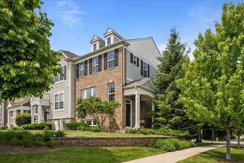 $699,000 | 3249 Coral Lane, Glenview, IL 60026