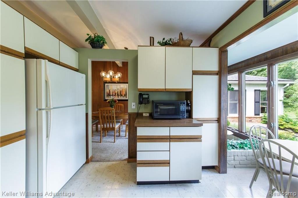 36508 West Lyman Road Farmington Hills, MI 48331 - Photo 11 of 63