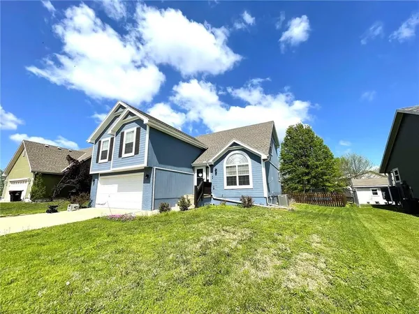 $335,000 | 711 Shamrock Lane, Warrensburg, MO 64093