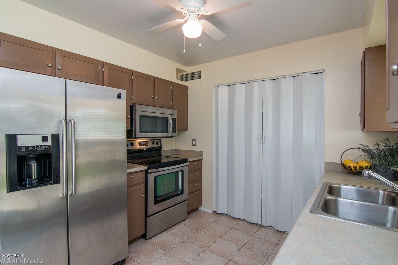 3843 West Wethersfield Road Phoenix, AZ 85029 - Photo 12 of 28 Kitchen 3