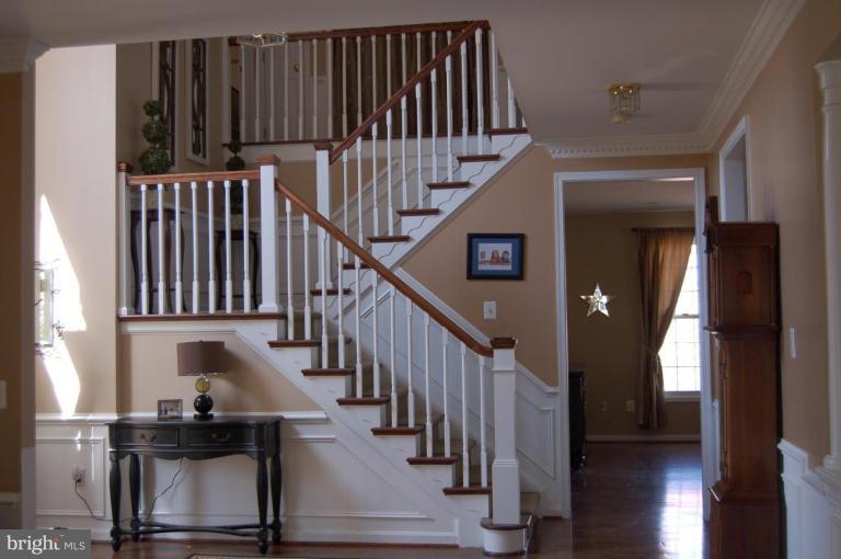 6017 Colchester Road Fairfax, VA 22030 - Photo 13 of 23 Entrance / Foyer