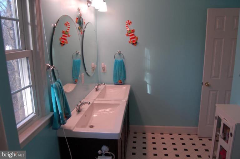 6017 Colchester Road Fairfax, VA 22030 - Photo 20 of 23 Bath #3