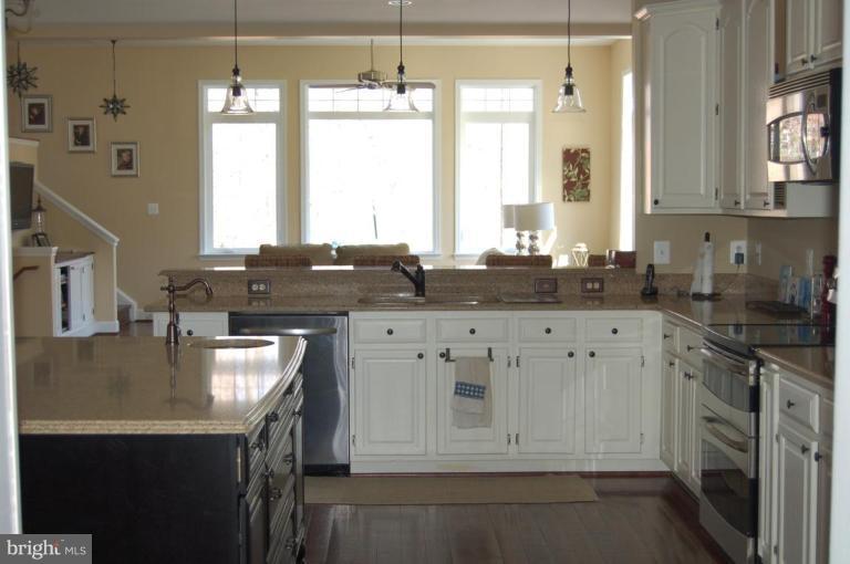 6017 Colchester Road Fairfax, VA 22030 - Photo 5 of 23 Kitchen, view to Family Room