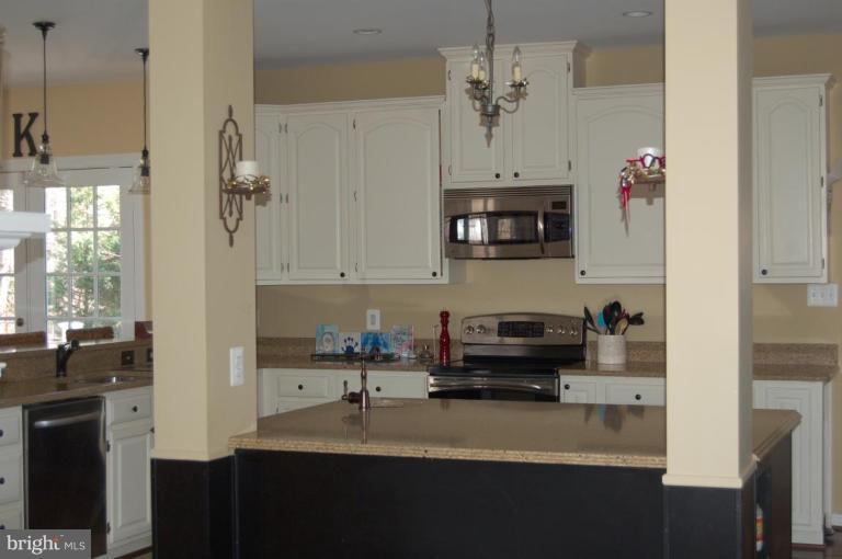 6017 Colchester Road Fairfax, VA 22030 - Photo 6 of 23 Kitchen/Family Room