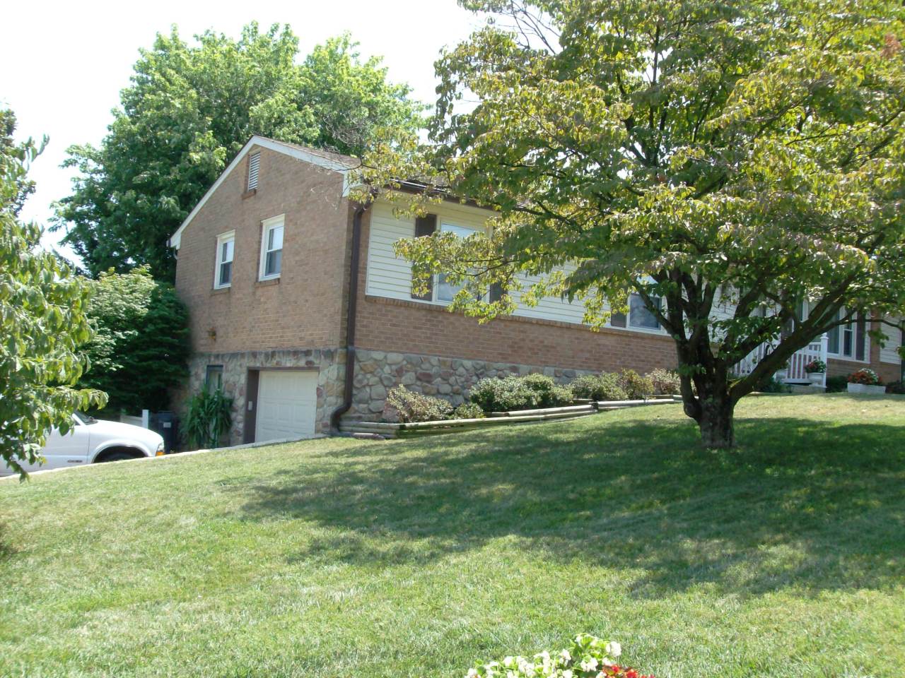 720 Olney Road Vinton, VA 24179 - Photo 2 of 19 Front Corner View