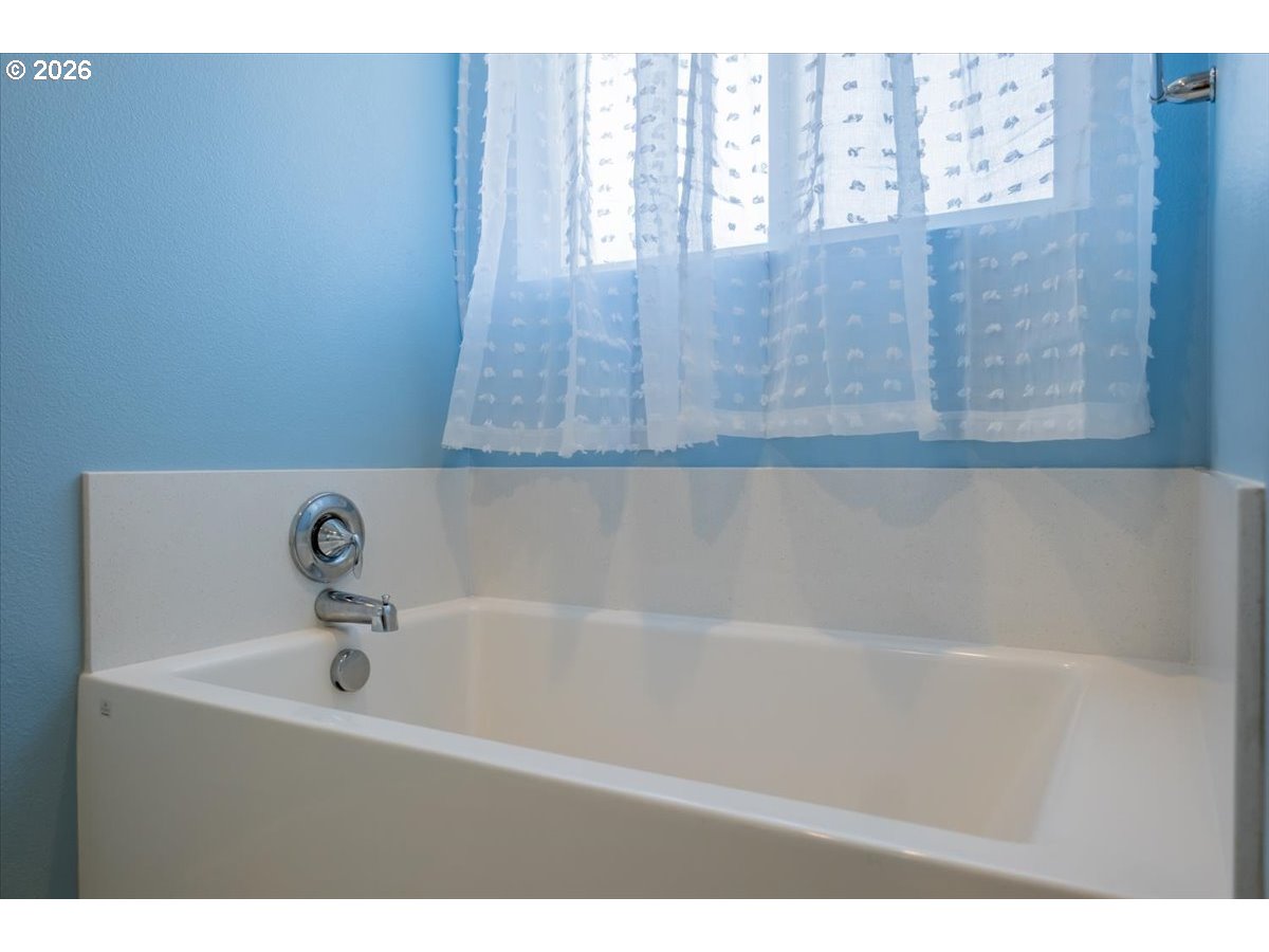 315 Cypress Street Mount Angel, OR 97362 - Photo 27 of 43 a bathroom with a bathtub