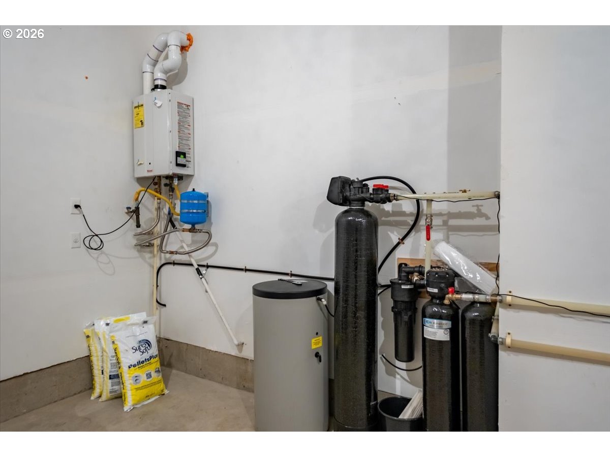 315 Cypress Street Mount Angel, OR 97362 - Photo 42 of 43 a picture of a room with gym equipment