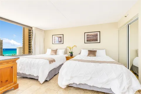 $680,000 | 201 ʻŌhua Avenue, Unit MAUKA 1706, Honolulu, HI 96815