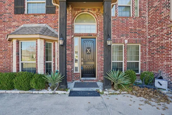 a house view with a outdoor space