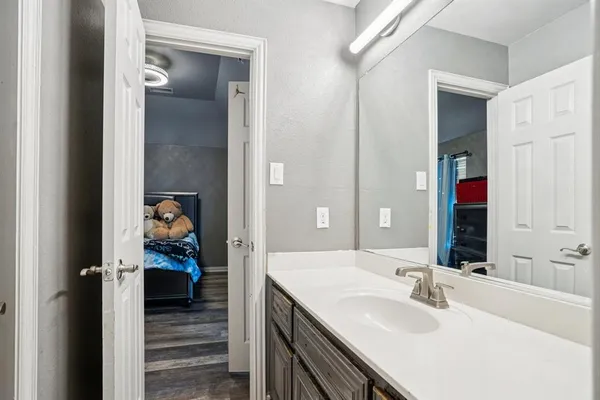a en suite bathroom with a sink and a mirror