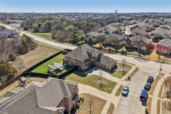 $599,900 | 400 Shadow Creek Drive, DeSoto, TX 75115