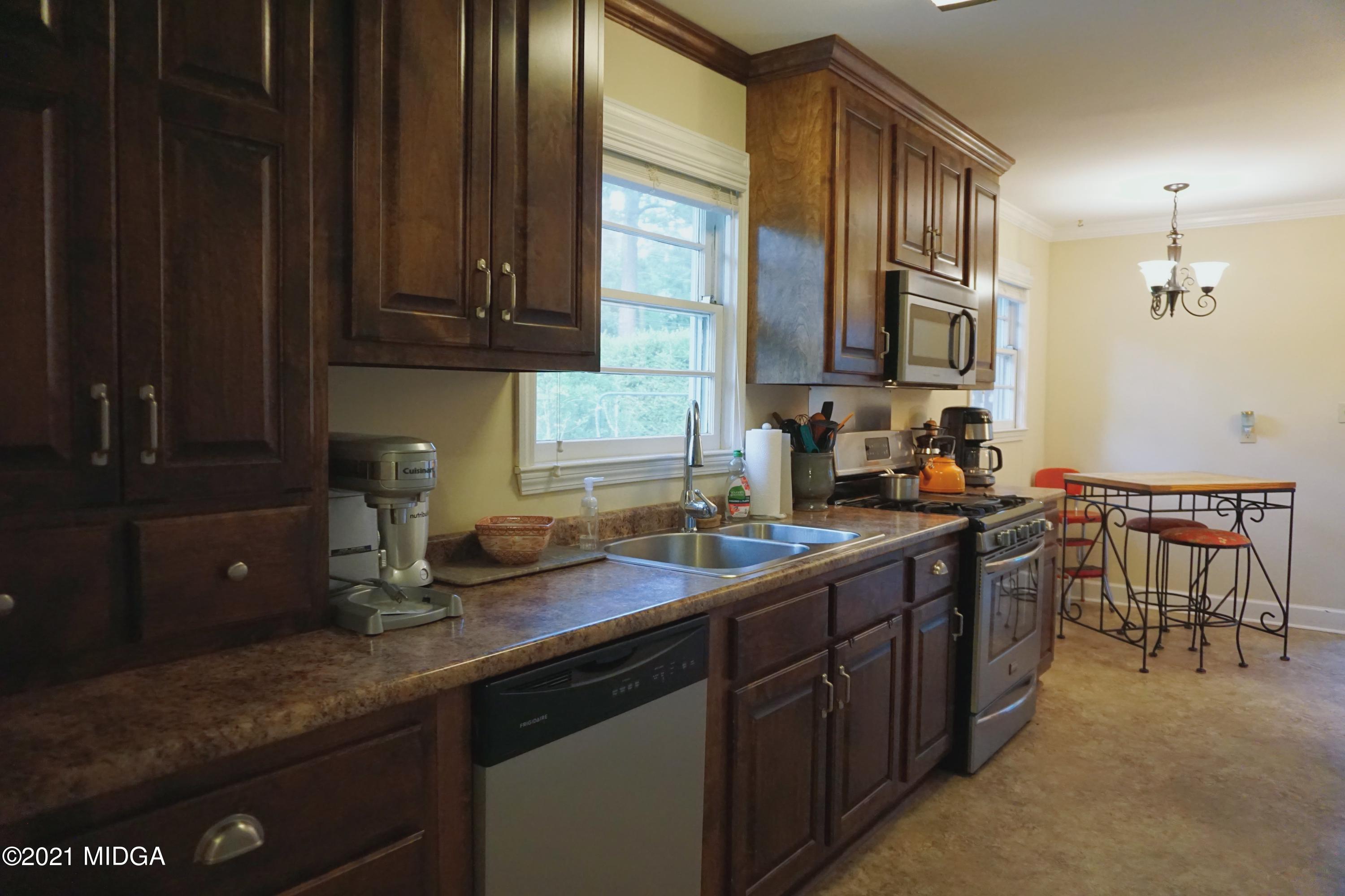 1874 Upper River Road Macon, GA 31211 - Photo 6 of 20 06