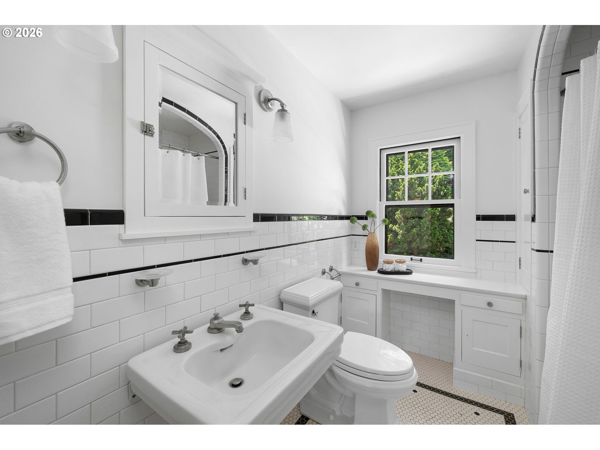 2668 Northwest Cornell Road Portland, OR 97210 - Photo 22 of 48 Bathroom