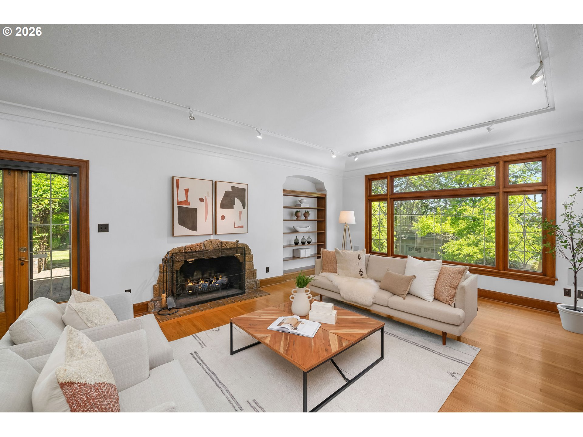 2668 Northwest Cornell Road Portland, OR 97210 - Photo 4 of 48 Living Room