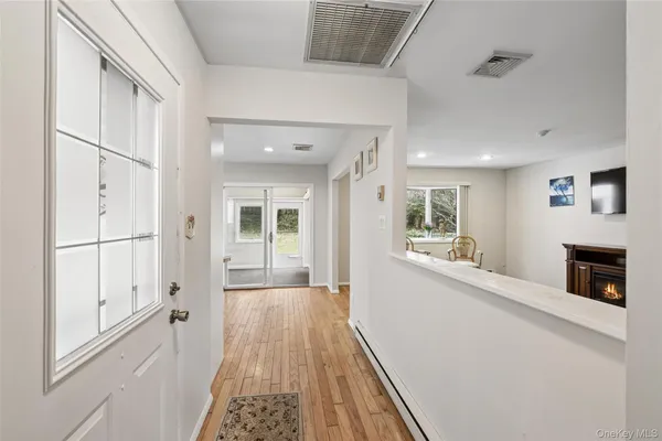 $329,000 | 25 Freemont Lane, Coram, NY 11784