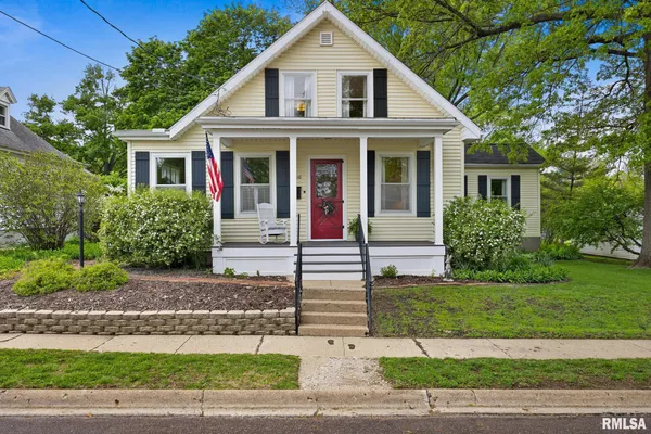 $210,000 | 110 North Elm Street, Washington, IL 61571