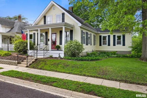 $210,000 | 110 North Elm Street, Washington, IL 61571