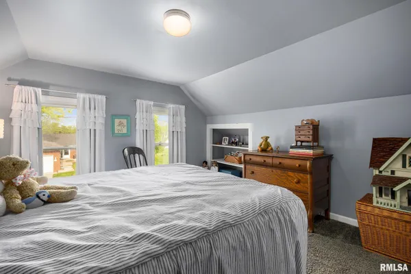 $210,000 | 110 North Elm Street, Washington, IL 61571