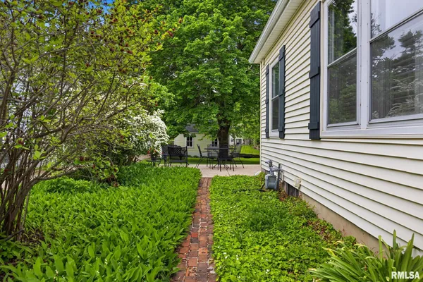 $210,000 | 110 North Elm Street, Washington, IL 61571