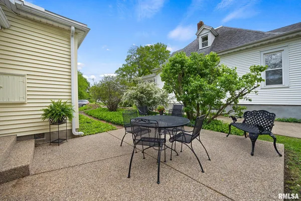 $210,000 | 110 North Elm Street, Washington, IL 61571