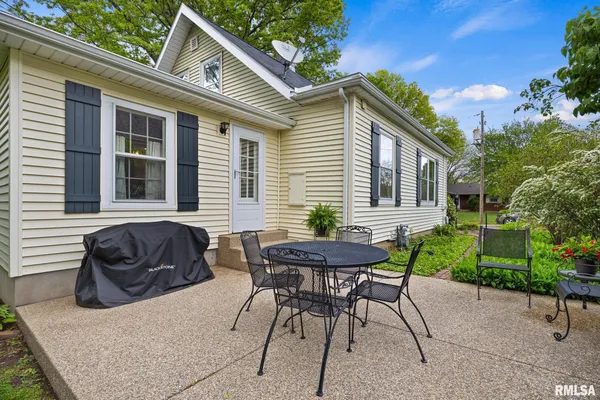 $210,000 | 110 North Elm Street, Washington, IL 61571