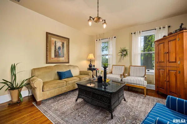 $210,000 | 110 North Elm Street, Washington, IL 61571