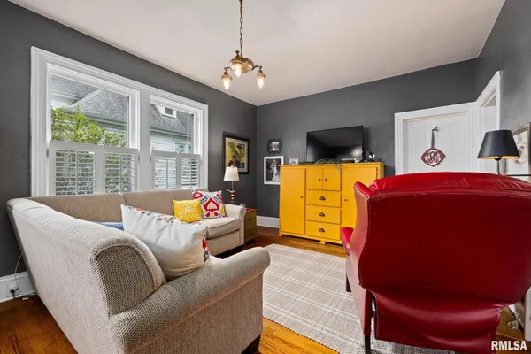 $210,000 | 110 North Elm Street, Washington, IL 61571