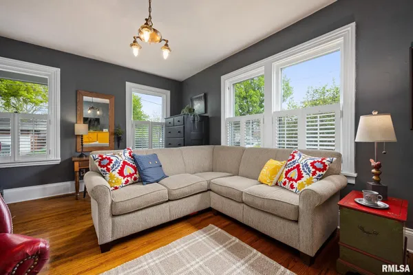 $210,000 | 110 North Elm Street, Washington, IL 61571