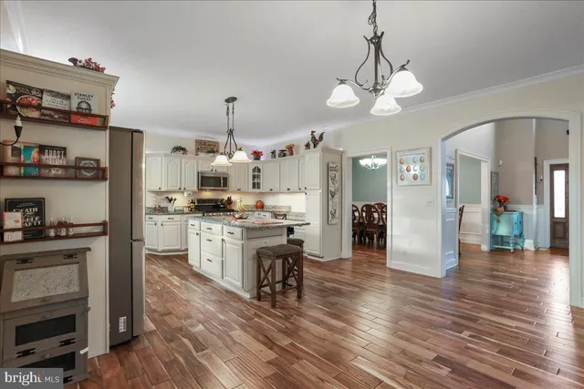 a view of a storage & utility room with washer and dryer