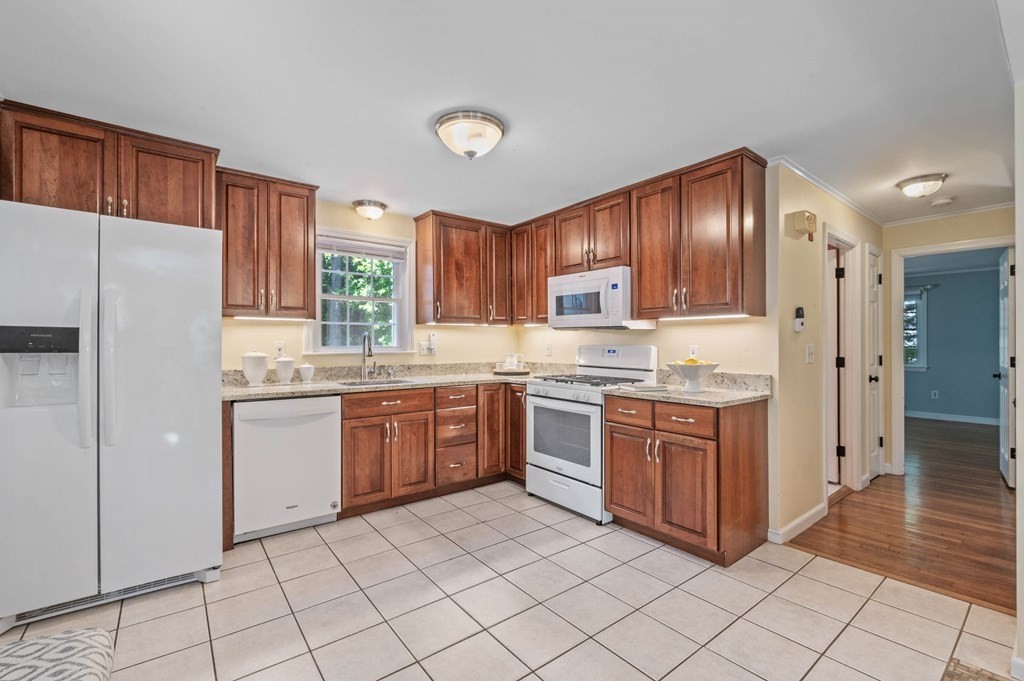 10 Eldor Drive Walpole, MA 02071 - Photo 9 of 38