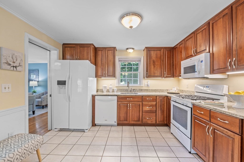 10 Eldor Drive Walpole, MA 02071 - Photo 10 of 38