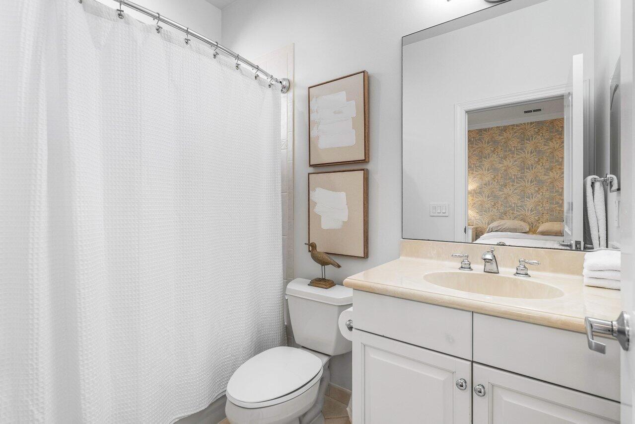 15992 Double Eagle Trail Delray Beach, FL 33446 - Photo 27 of 70 GUEST BATHROOM