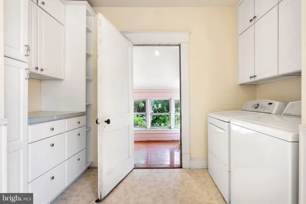 a view of utility room