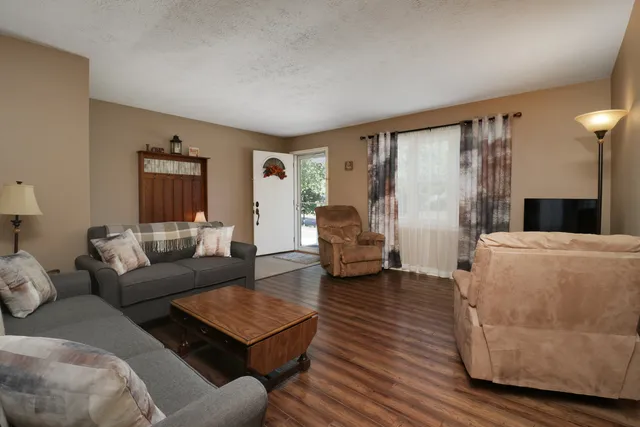 $283,500 | 3 Kenfield Circle, Bloomington, IL 61704