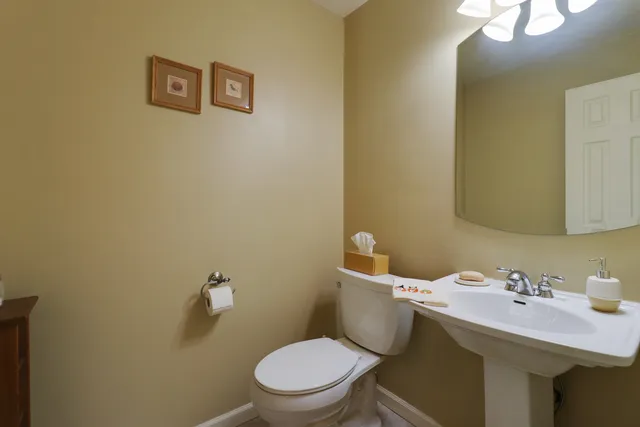 $283,500 | 3 Kenfield Circle, Bloomington, IL 61704